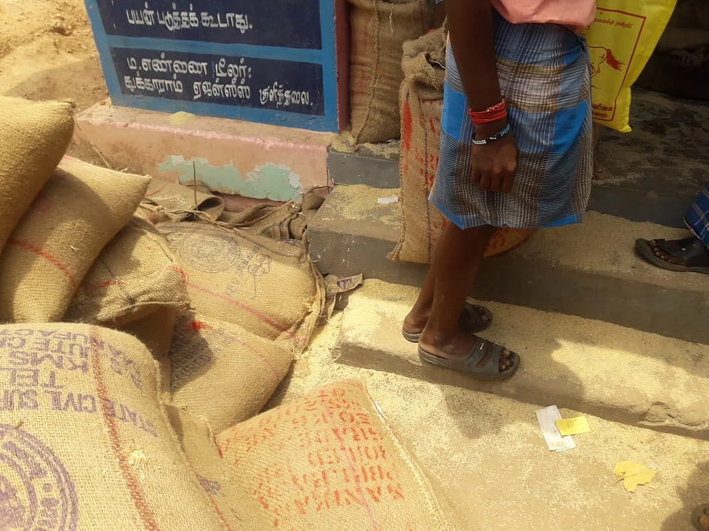 `எங்க வேணாலும் போய் புகார் கொடு!' - ஒன்றிய கவுன்சிலருக்கு ரேஷன் கடை பெண் ஊழியரால் நேர்ந்த அதிர்ச்சி