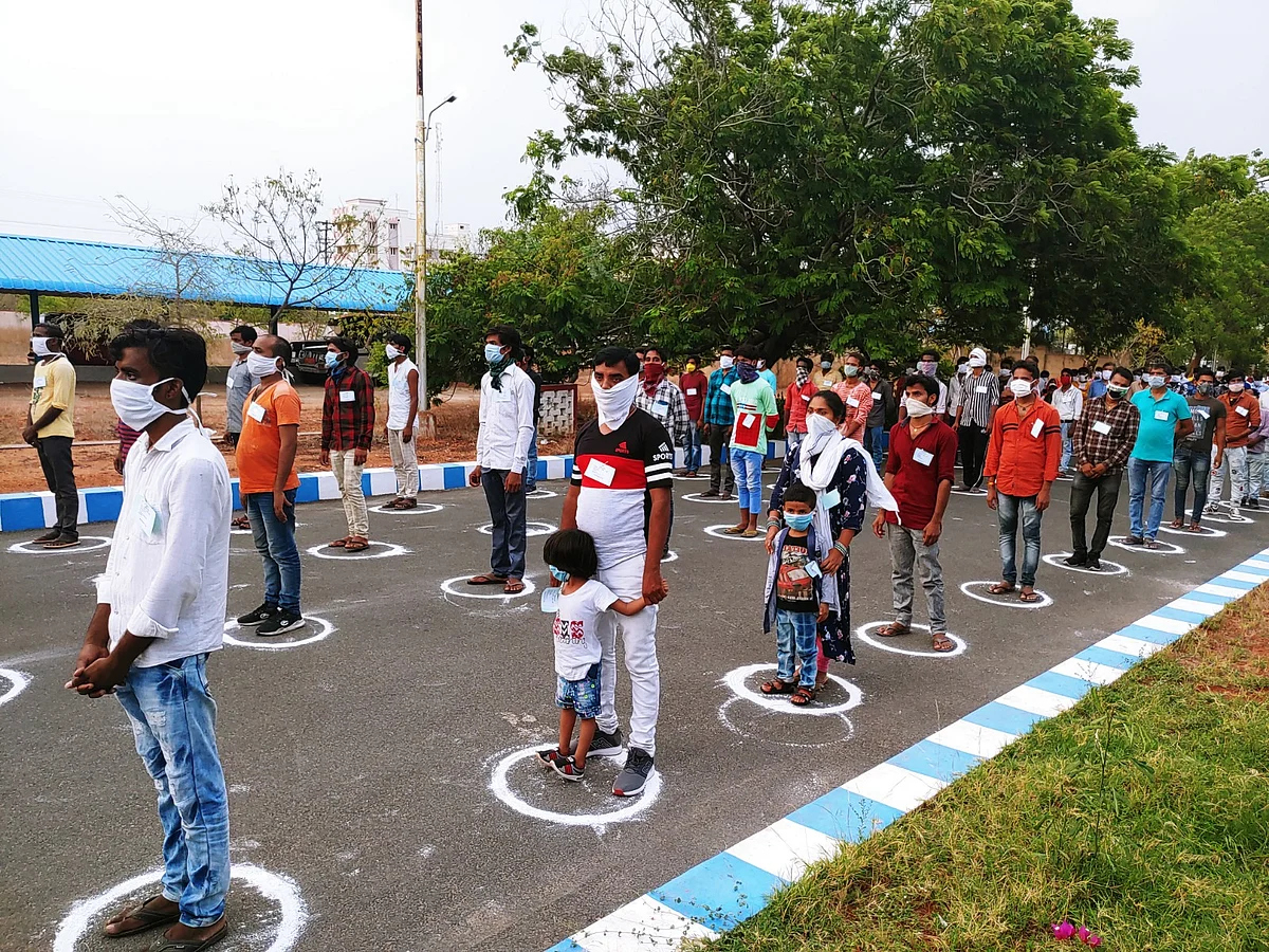 உ.பிக்கு செல்லும் தொழிலாளர்கள்