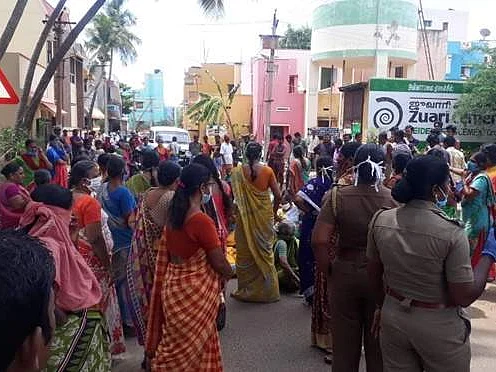`கொலை… சாலை மறியல்… முற்றுகை!’ - தேனி டாஸ்மாக் களேபரங்கள்