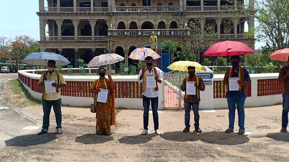 கழுத்தை நெரிக்கும் மைக்ரோ ஃபைனான்ஸ் நிறுவனங்கள்