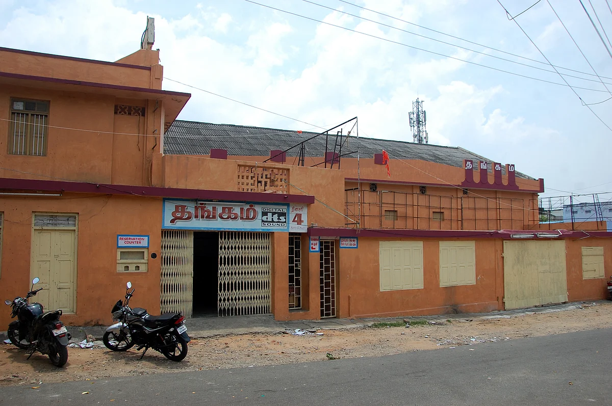 ஊரடங்கினால் மூடப்பட்டிருக்கும் திரையரங்கு