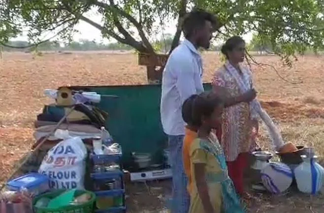 நடுரோட்டில் குடியிருந்த நாகராஜன் குடும்பம்