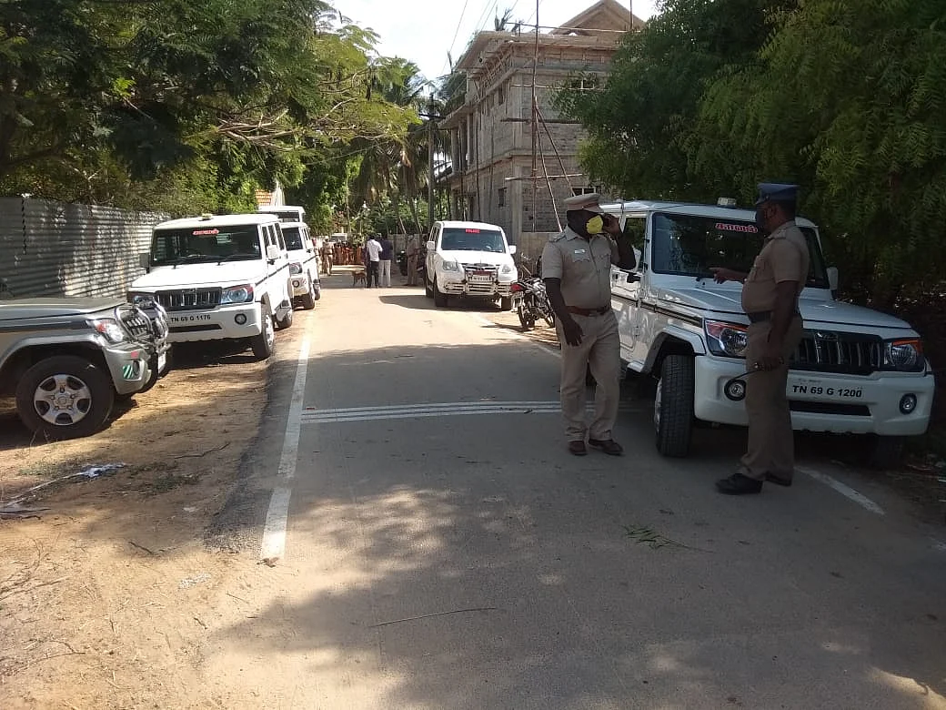 போலீஸ் பாதுகாப்பு