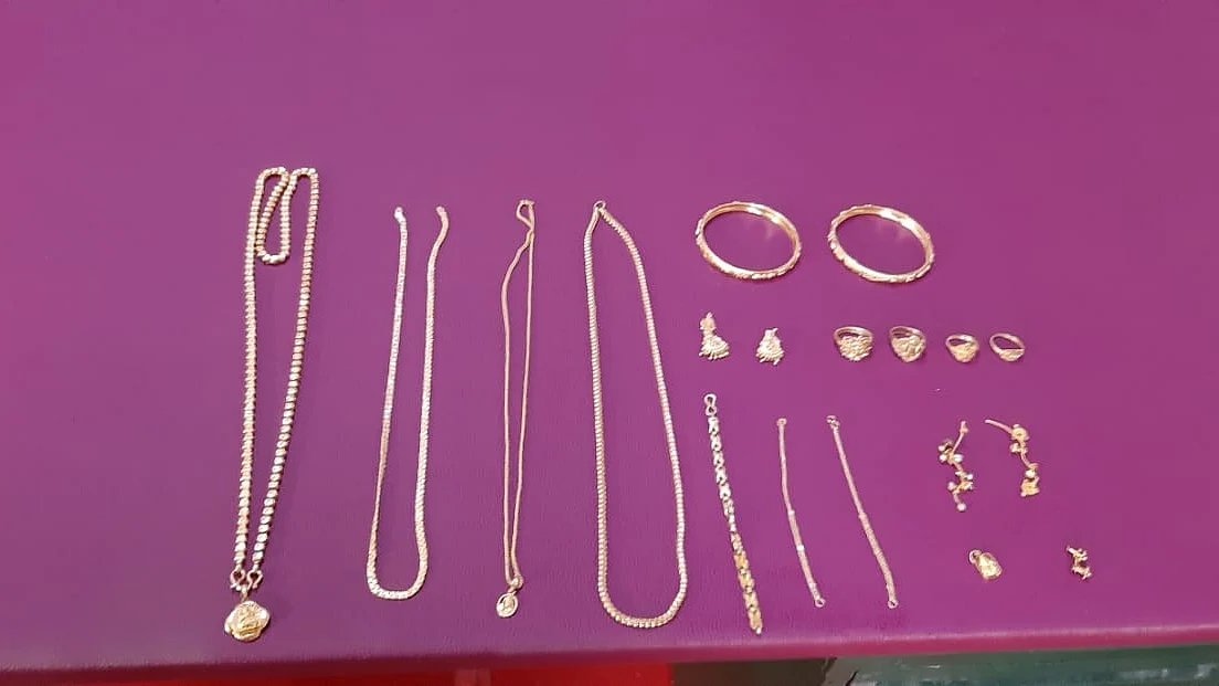 கொள்ளையடிக்கப்பட்ட நகைகள்