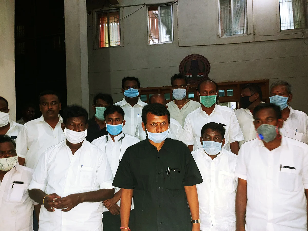 செய்தியாளர்களிடம் பேசும் செந்தில் பாலாஜி