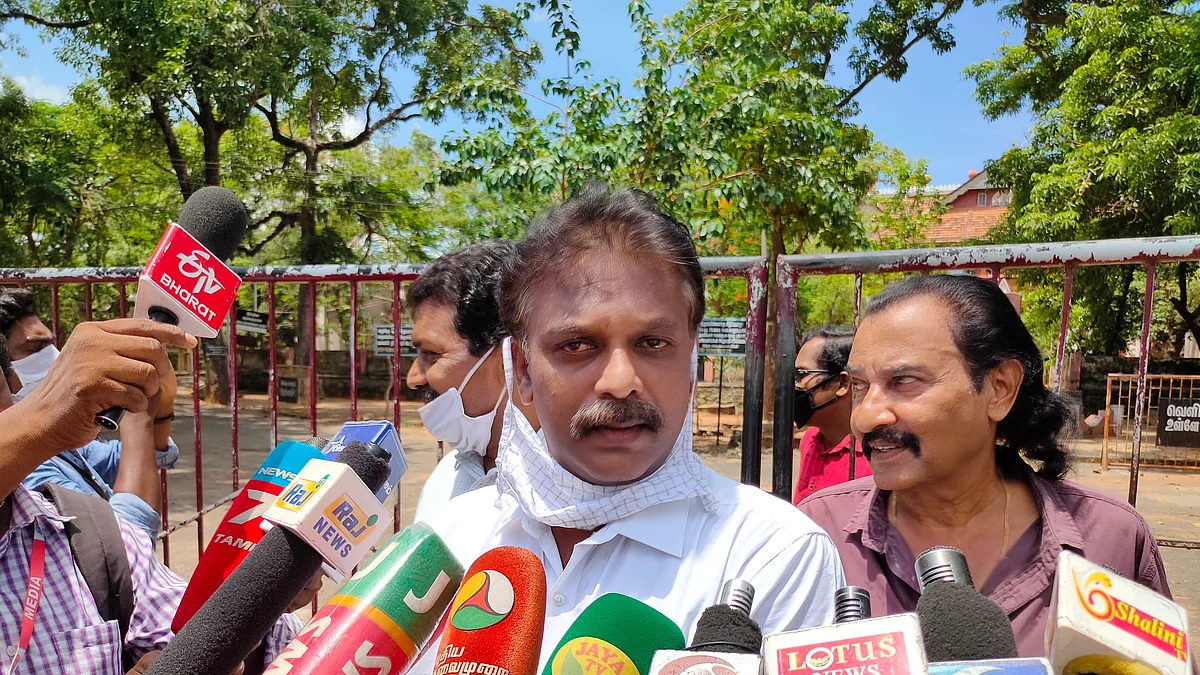 நாகர்கோவில் வழக்கறிஞர்கள் சங்க தலைவர் ராஜேஷ்