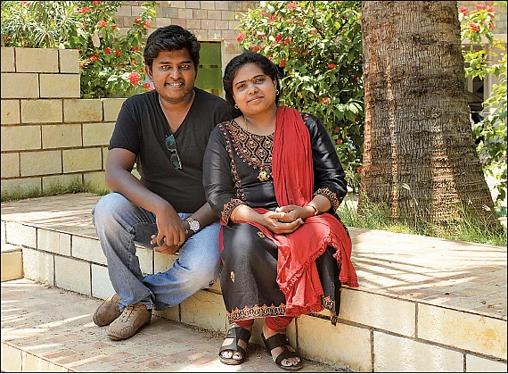 கணவர் ஆண்ட்ரூ சாமுடன்...
