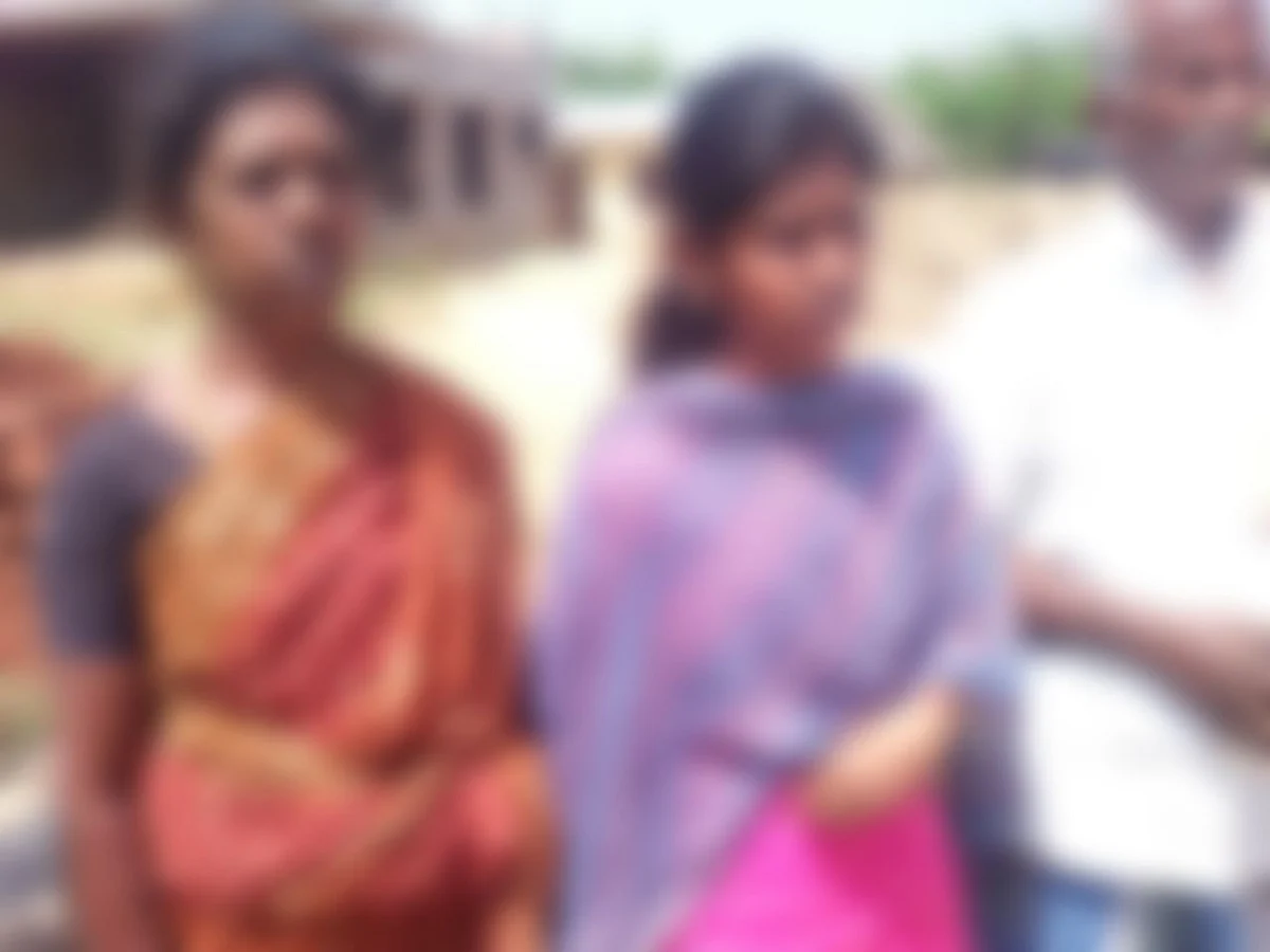 பெற்றோருடன் அருணா