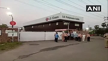 `சாலையில் மயங்கி விழுந்த மக்கள்... அதிகரிக்கும் பலி எண்ணிக்கை’ -ஆந்திராவைப் பதற வைத்த விஷவாயு கசிவு