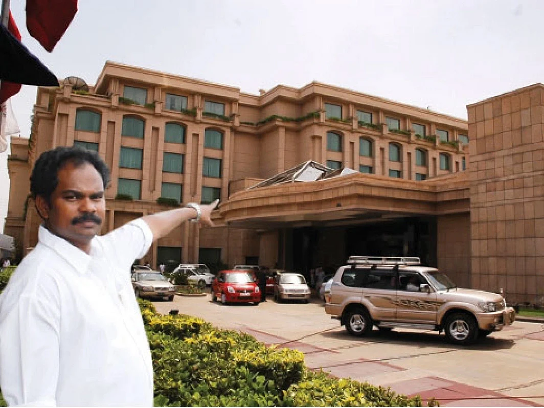 ``ஜெ. கூட்டத்துக்காக என் உணவகம் தரைமட்டம் ஆகாதிருந்தால்..?" - மனம் திறக்கும் மல்லை சத்யா!
