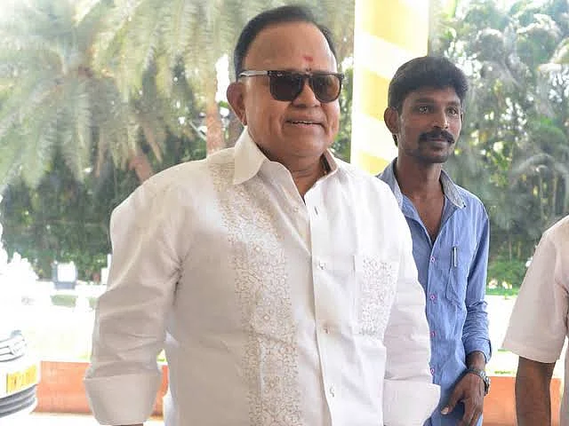 ராதா ரவி