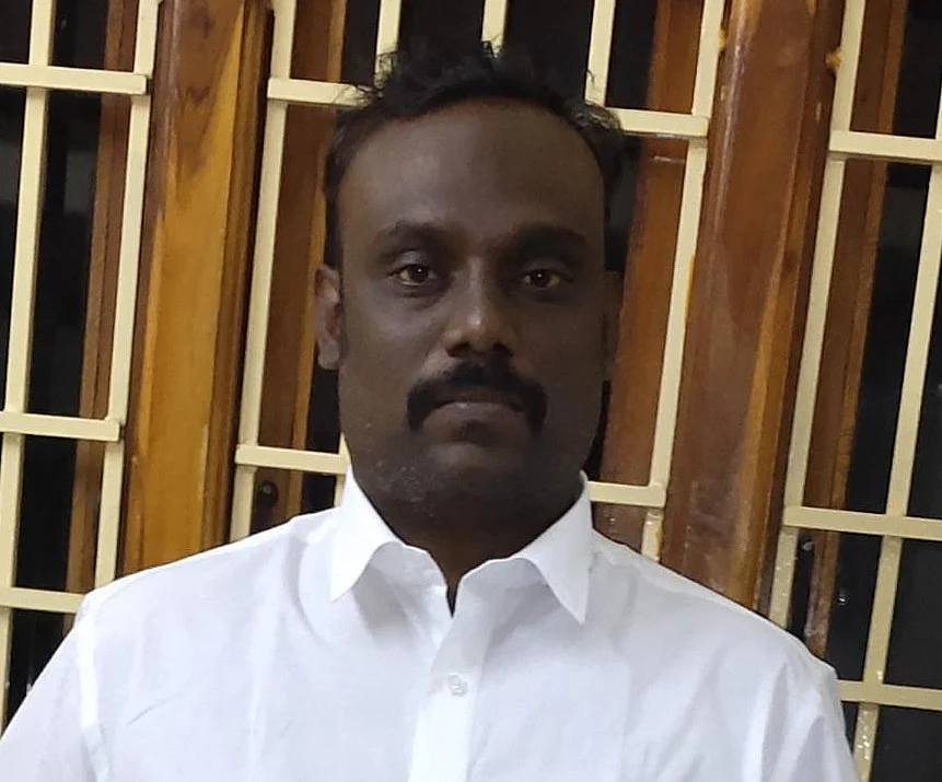 கிராம நிர்வாக அலுவலர் சிவக்குமார்