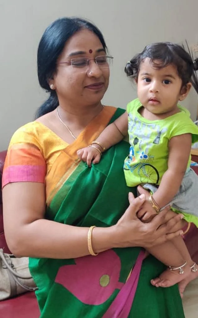 பேத்தியுடன் மருத்துவர் ஜெயந்தி