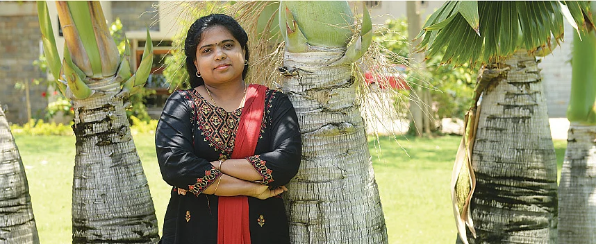 துணையாக நின்றார்... வென்றார்! - தீபா