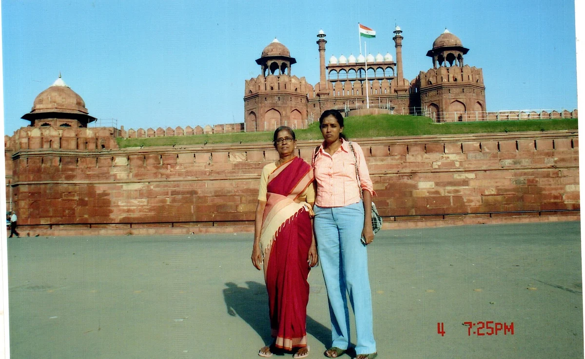 Jothimani with her mother