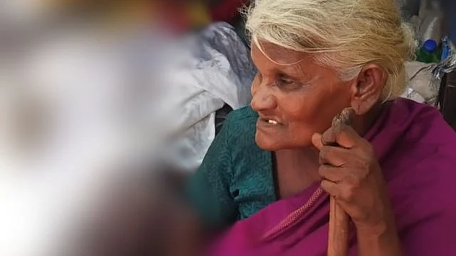 மூதாட்டி