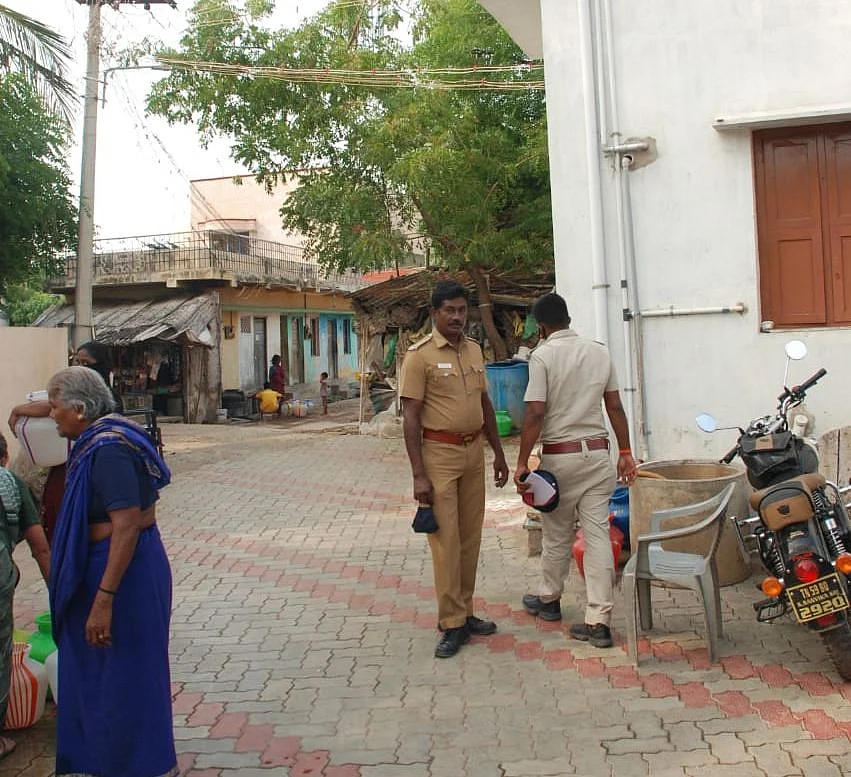 பெட்ரோல்குண்டு வீச்சு
