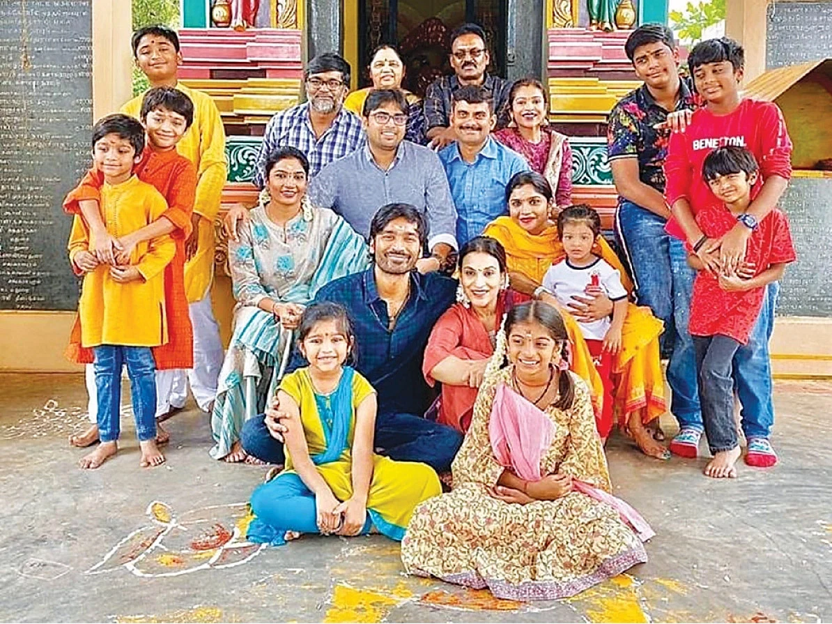 அண்ணன் செல்வா, தம்பி தனுஷ், சில சீக்ரெட்ஸ்... - கார்த்திகா ஷேரிங்ஸ்
