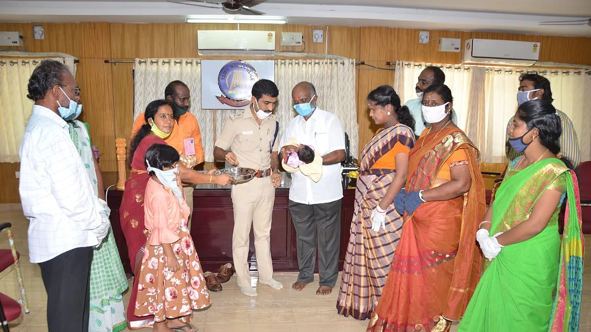 குழந்தைக்குப் பெயர் சூட்டுவிழா