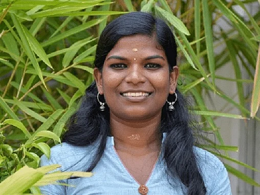 `பேப்பர் வாங்கக்கூட பணம் இருந்ததில்லை..!' -கேரளாவின் முதல் பழங்குடி இன கலெக்டரான ஸ்ரீதன்யா