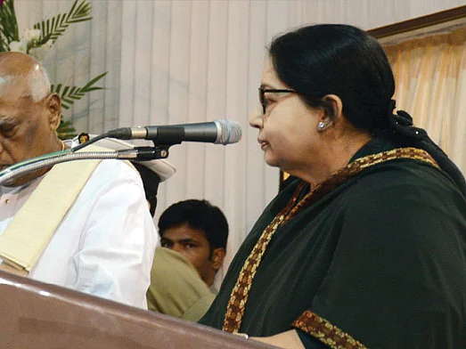 அரை மணி நேர ஜெ. பதவியேற்புக்கு 2 கோடி ரூபாய் செலவு!