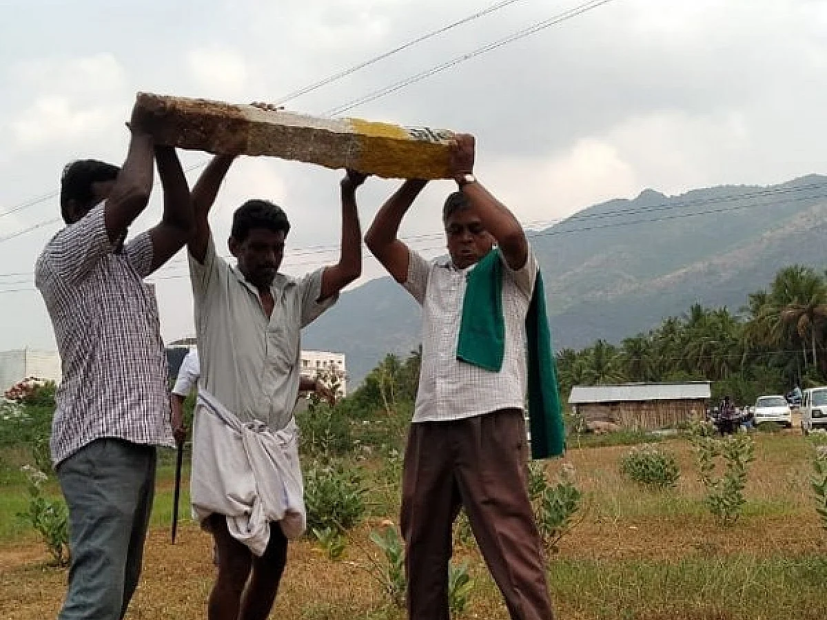 ``டெல்லி போல தமிழகமும் ஸ்தம்பிக்கும்!' - எட்டுவழிச் சாலைக்கு எதிராக விவசாயிகள்