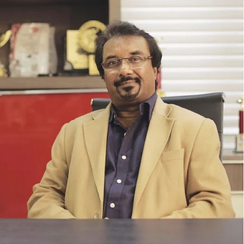 நவீன்ஸ் ஹவுஸிங் இயக்குநர் குமார்