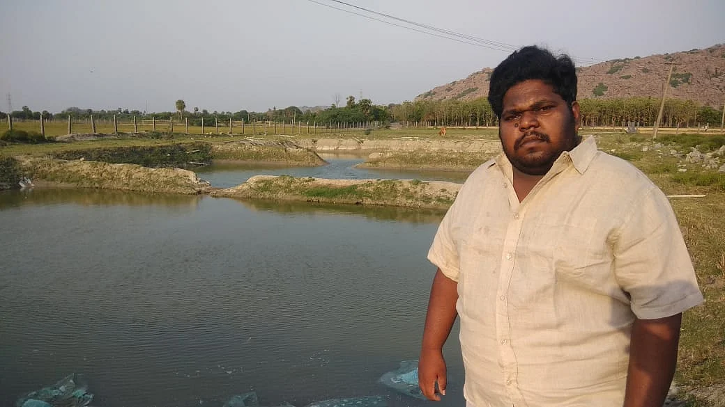 மீன் குட்டையில் சந்தோஷ் குமார்