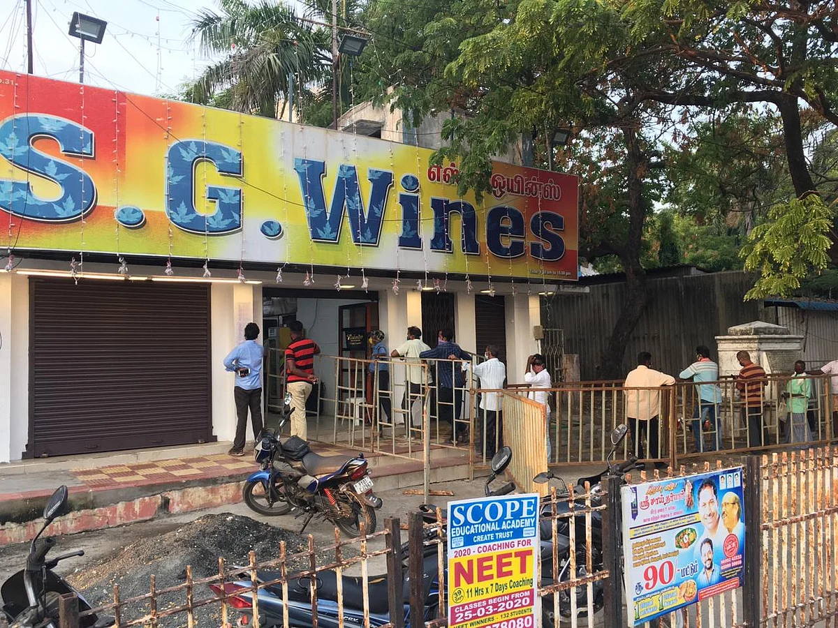 முதல் நாளிலே வெறிச்சோடிய பார்கள்! - அரசுக்கு அதிர்ச்சி கொடுத்த புதுச்சேரி `மதுபிரியர்கள்’