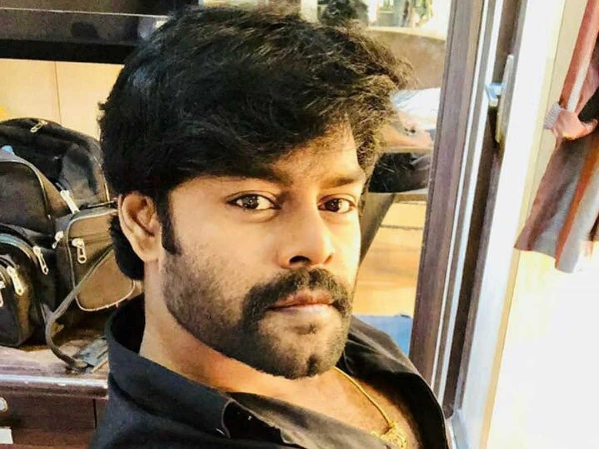 ``பாலாவோட `வர்மா' வேற லெவல்... நோ கெட்டவார்த்தை! ஆனா, துருவ்!''- ஆர்.கே.சுரேஷ்
