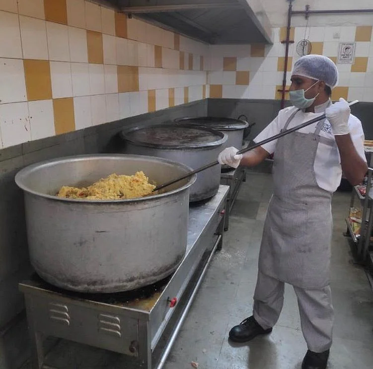 உணவு தயாரிக்கும் பணி