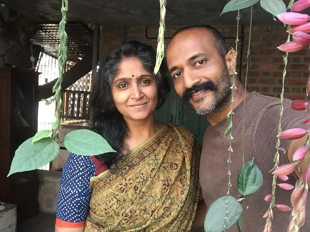 மனைவியுடன் கிஷோர்