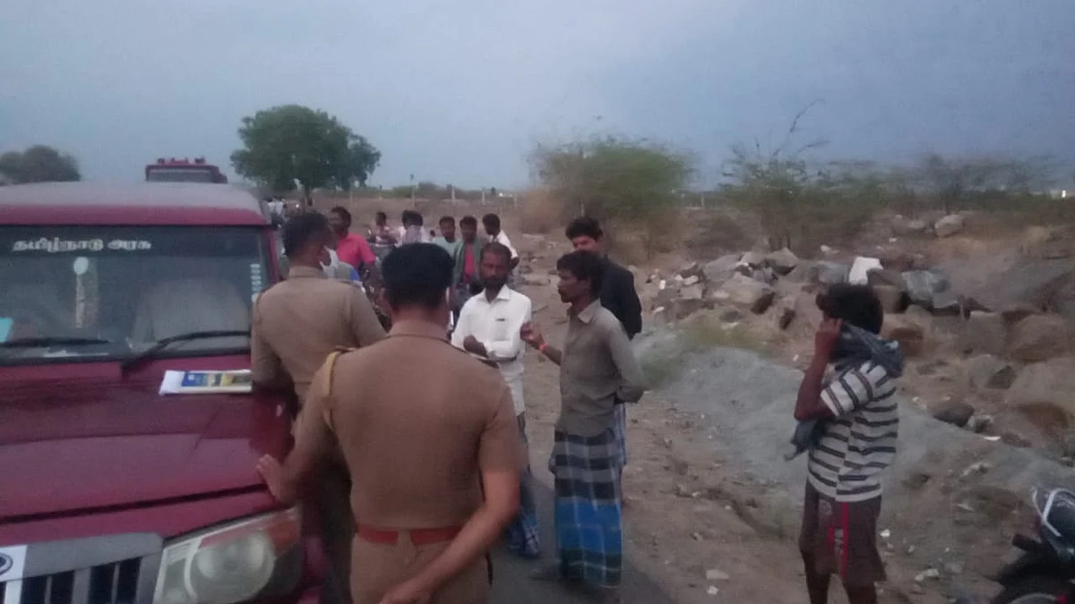 சம்பவ இடத்தில் போலீஸார்