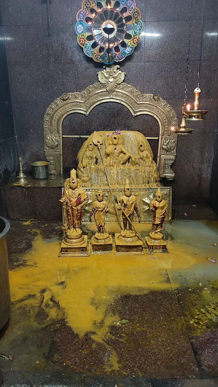 முத்துவேலாயுத சுவாமி