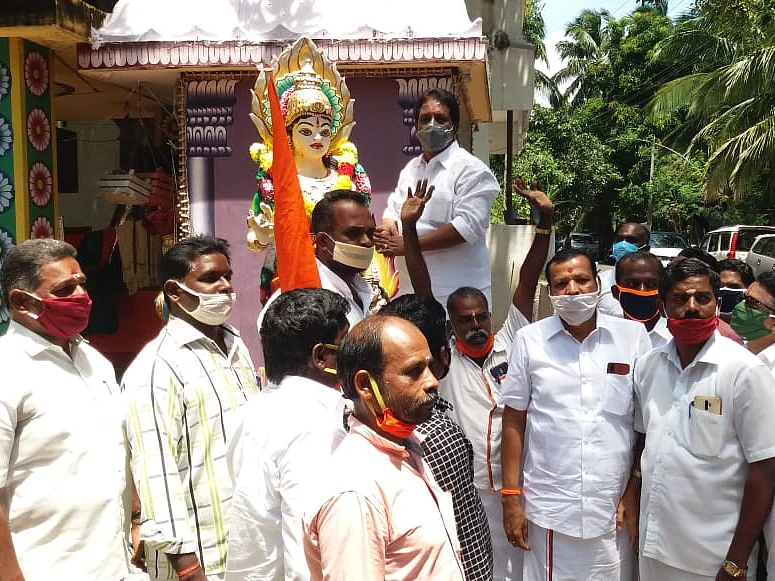 `அனுமதியின்றி திறக்கப்பட்ட பாரதமாதா சிலை; மூடிய போலீஸார்!’ - குமரியில் பா.ஜ.க மறியல்
