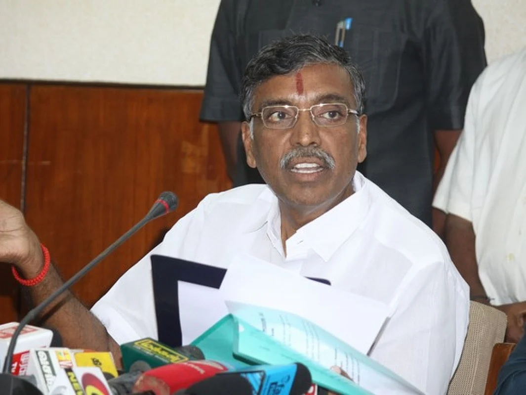``இட ஒதுக்கீடு பற்றி மத்திய அமைச்சரைக் கேளுங்கள்....'' - கடுகடுக்கும் தமிழக அமைச்சர்