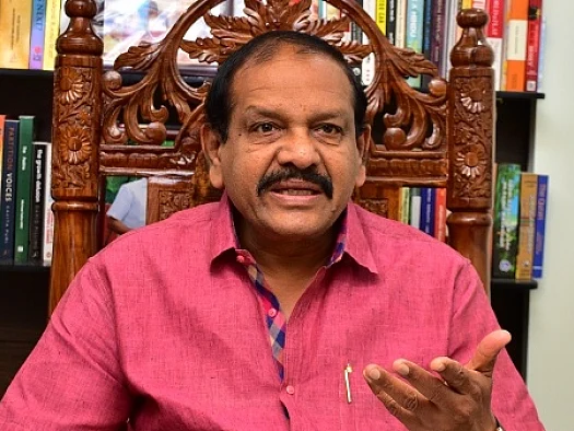 `பியூஷ் கோயல், எடியூரப்பா, எடப்பாடி பழனிசாமி...' - பீட்டர் அல்போன்ஸின் சந்தேக வரிசை!
