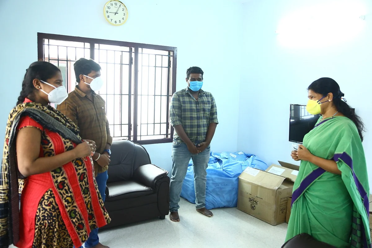 கனிமொழிக்கு நன்றி தெரிவித்த செவிலியர் டீனு