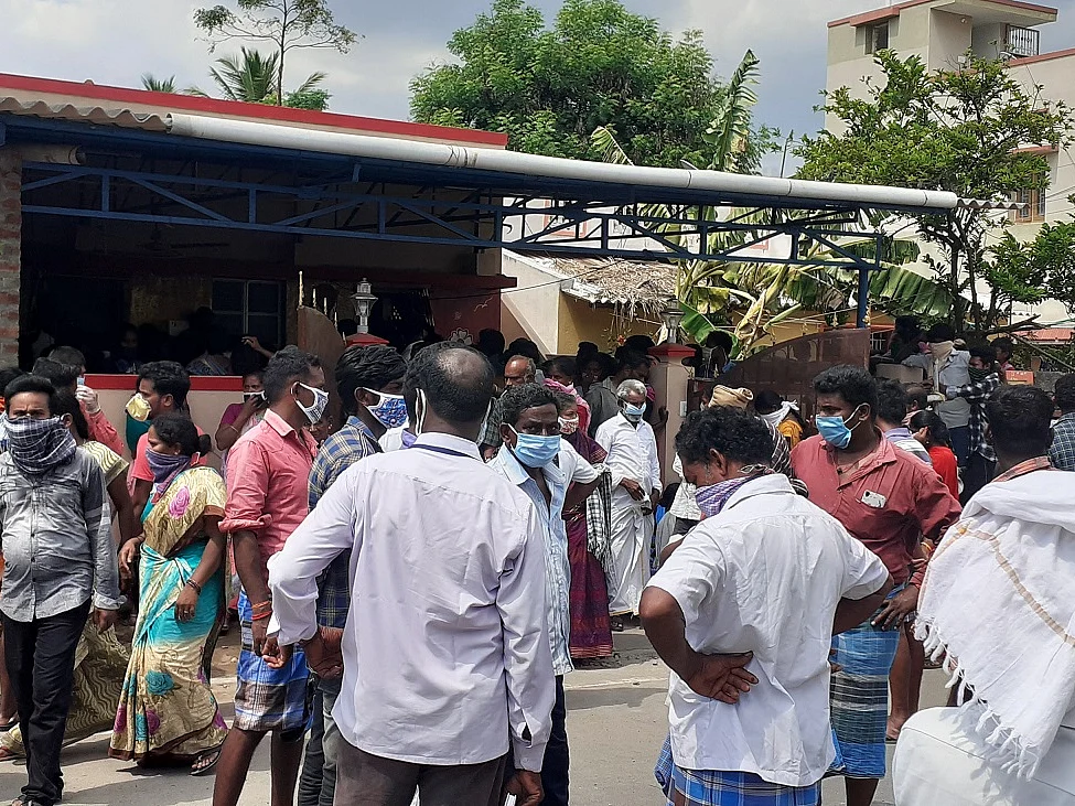 `கல்யாணமாகி 60 நாள்கள் கூட ஆகலை..!’- மதுபோதை...சாதி வெறியால் சேலம் பட்டதாரிக்கு நேர்ந்த கொடூரம்
