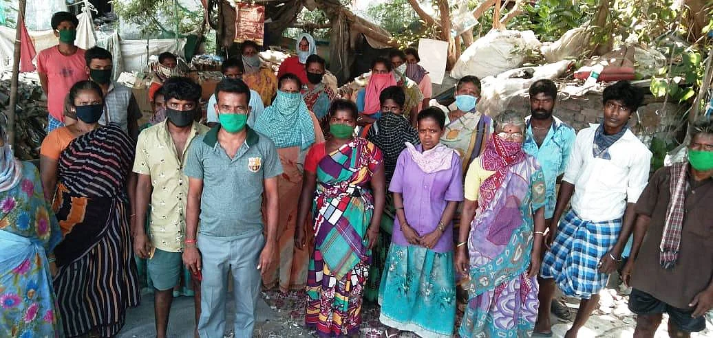 `வண்டிபிடித்து ஊர் வர லட்ச ரூபாய் கேட்கிறாங்க!'- மகாராஷ்டிராவில் தவிக்கும் தி.மலை மக்கள்