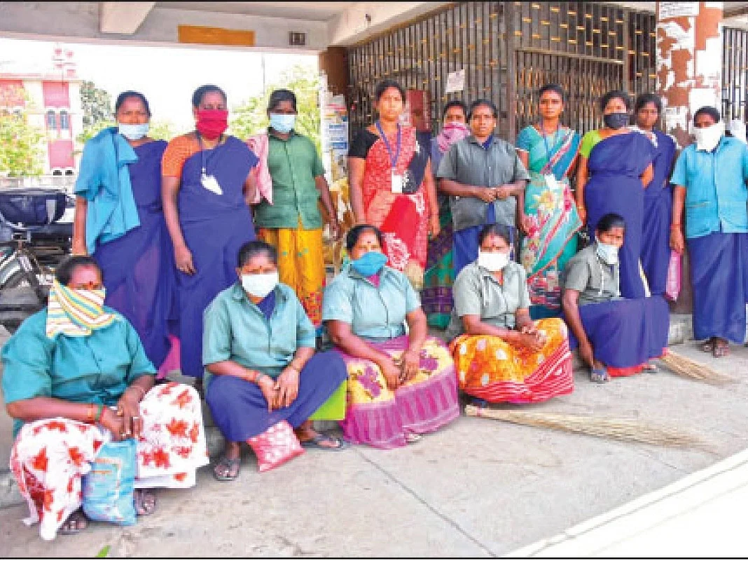 ``எங்க வலியை நீங்க புரிஞ்சுக்க 20 வருஷம் உழைச்சிருக்கோம்!" - தூய்மைப் பணியாளர் சூர்யா