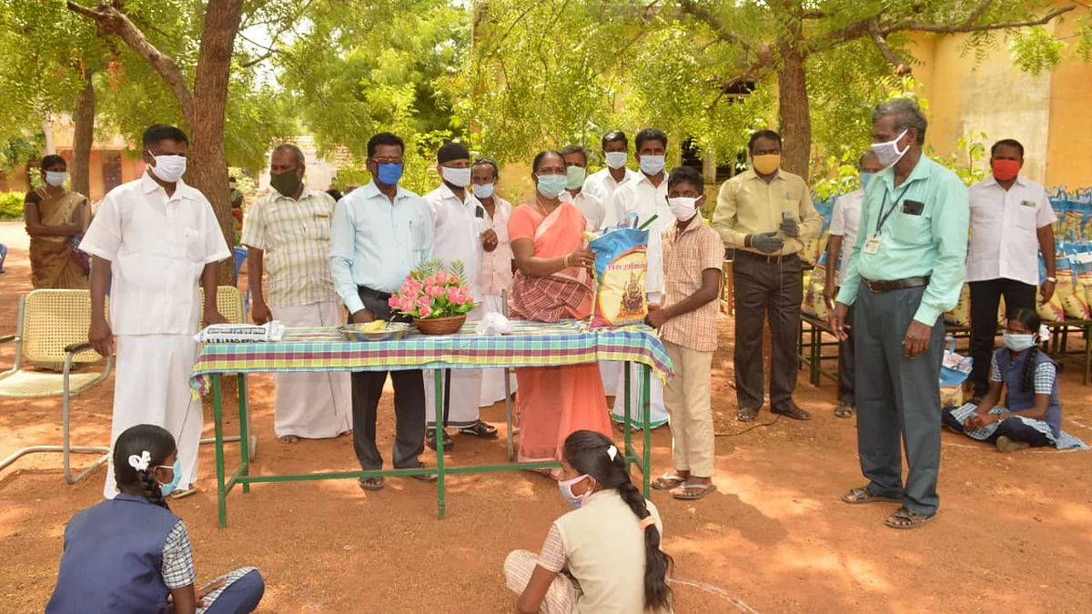 200 ஏழை மாணவர்களின் குடும்பங்களுக்கு நிவாரண உதவி