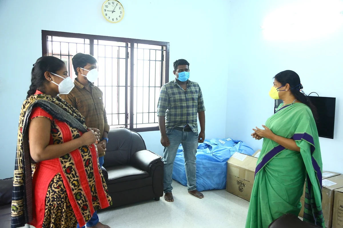 கனிமொழிக்கு நன்றி தெரிவித்த செவிலியர் டீனு