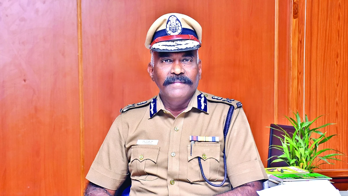 டேவிட்சன் தேவாசீர்வாதம்