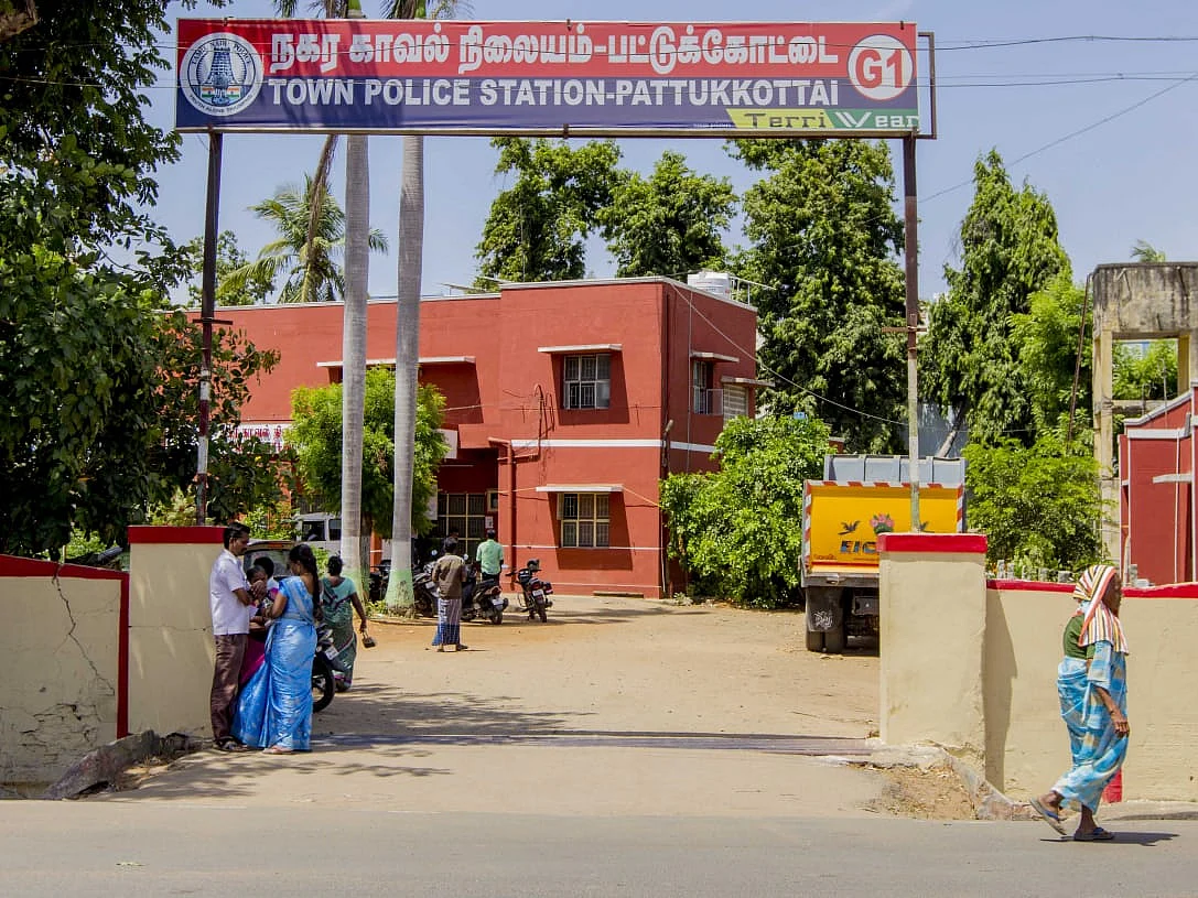 `அந்த ஜீப் வந்து 45 நாள்தான் ஆகுது!' -இரவில் டி.எஸ்.பி-க்கு அதிர்ச்சி கொடுத்த போதை நபர்