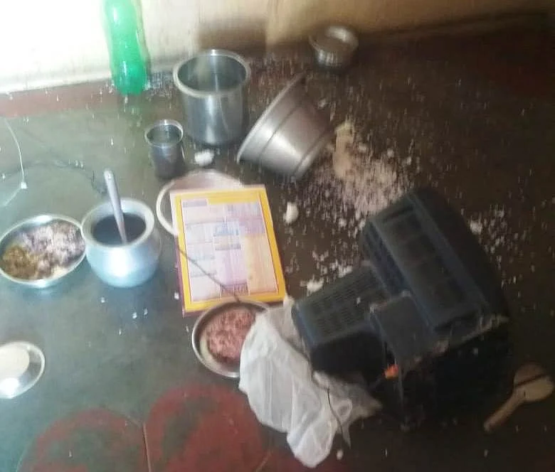 வீடு சூறை