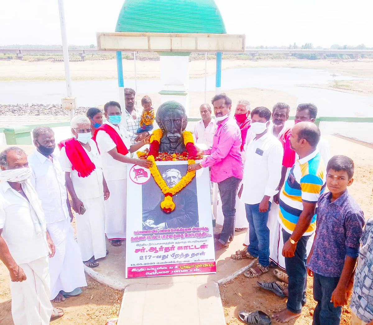 மாலை அணிவித்து மரியாதை