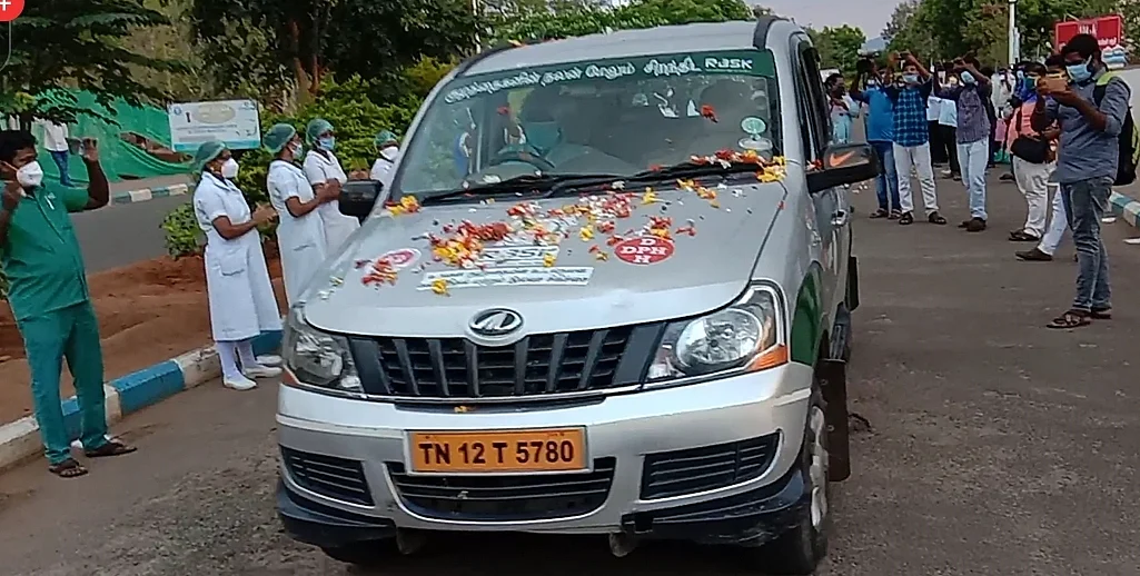 குணமடைந்தவர்கள் காரில் வீடுகளுக்கு அனுப்பிவைக்கப்பட்டனர்