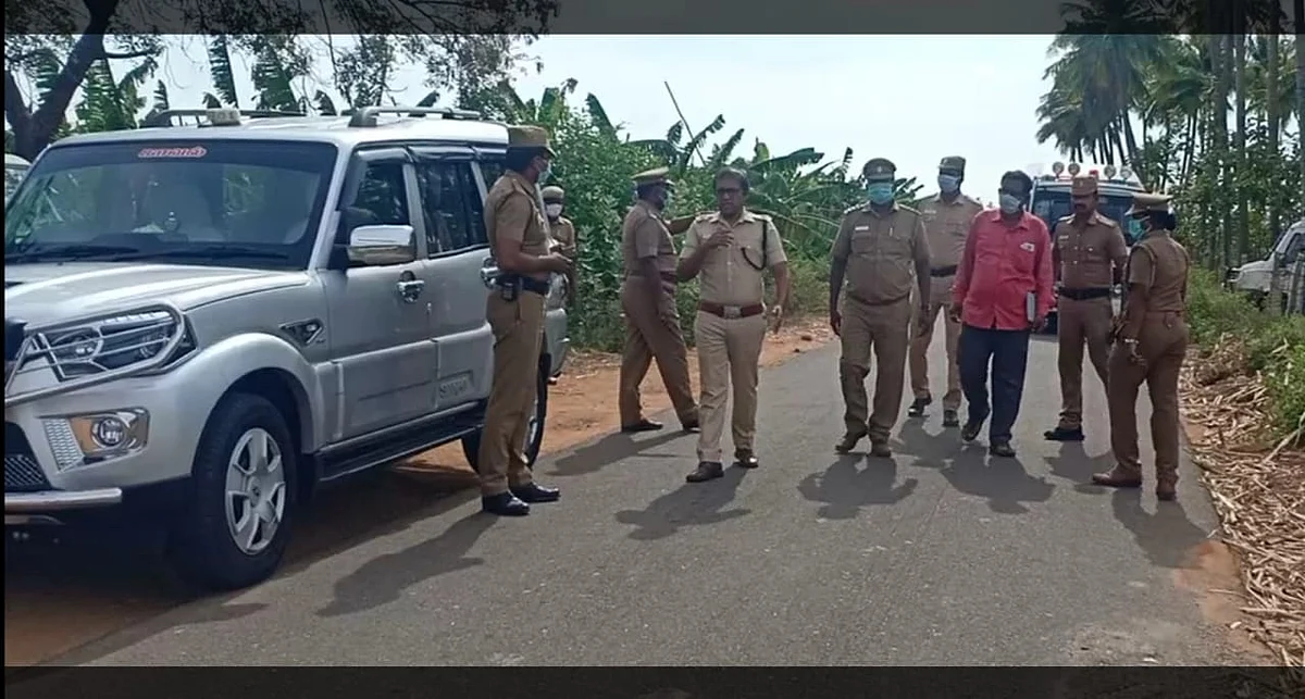 கொலை நடந்த இடத்தில் எஸ்.பி பாண்டியராஜன்