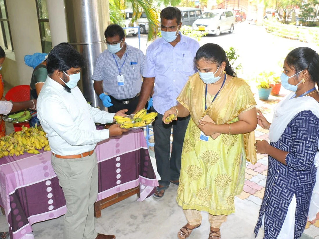 வாழை விவசாயிகளுக்கு உதவ தூத்துக்குடி மாநகராட்சியின் `ஸ்மார்ட் பிளான்’ - குவியும் பாராட்டுகள்